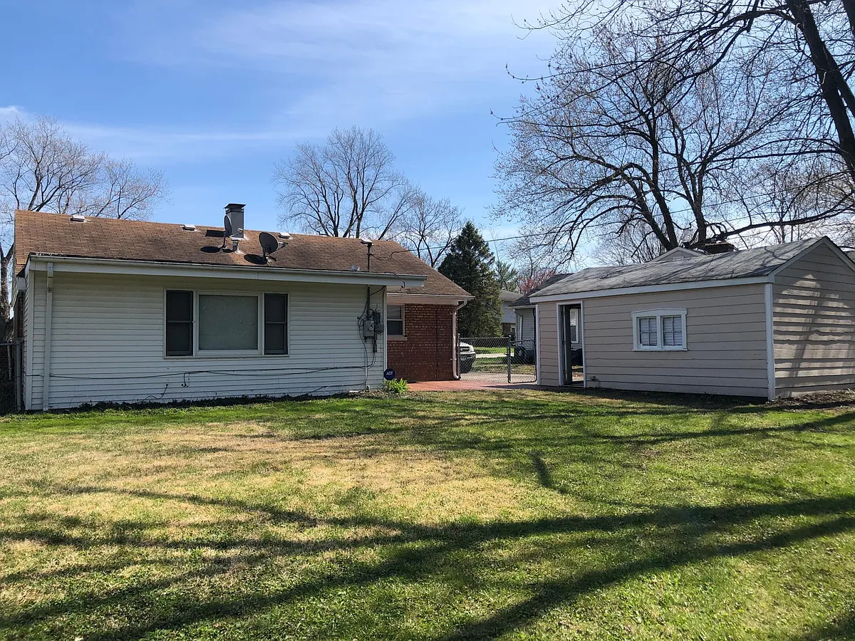 Back of house - 364 Niagara St