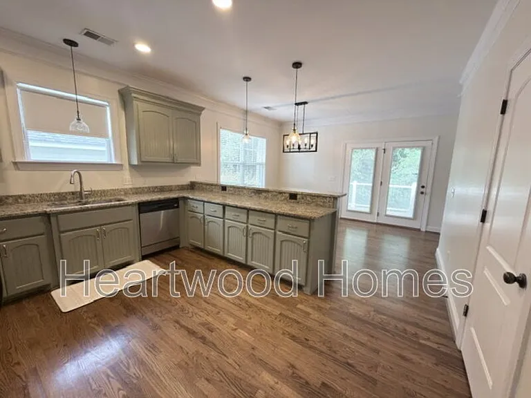 432 Jackson Ave — Photo 12