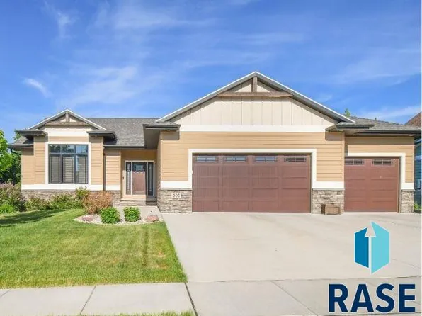 205 N Fairway Dr, Brandon, SD 57005
