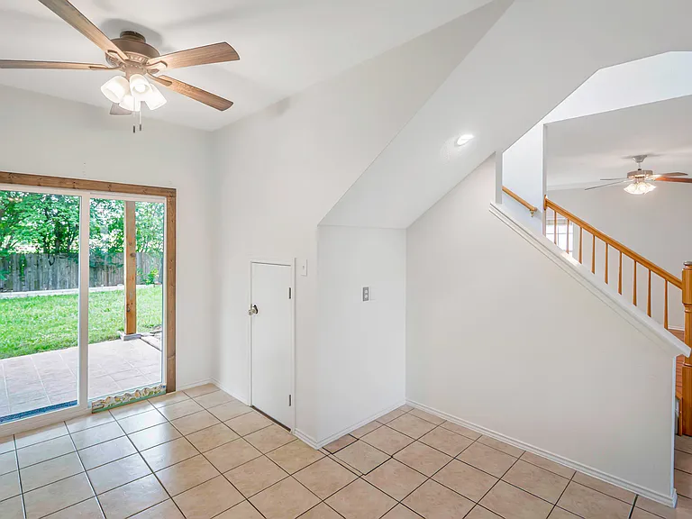 1622 Abbey Ln — Photo 23