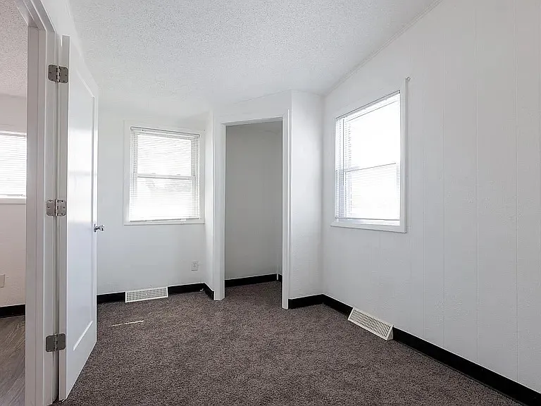 2129 1/2 S Scott Ave #A — Photo 7