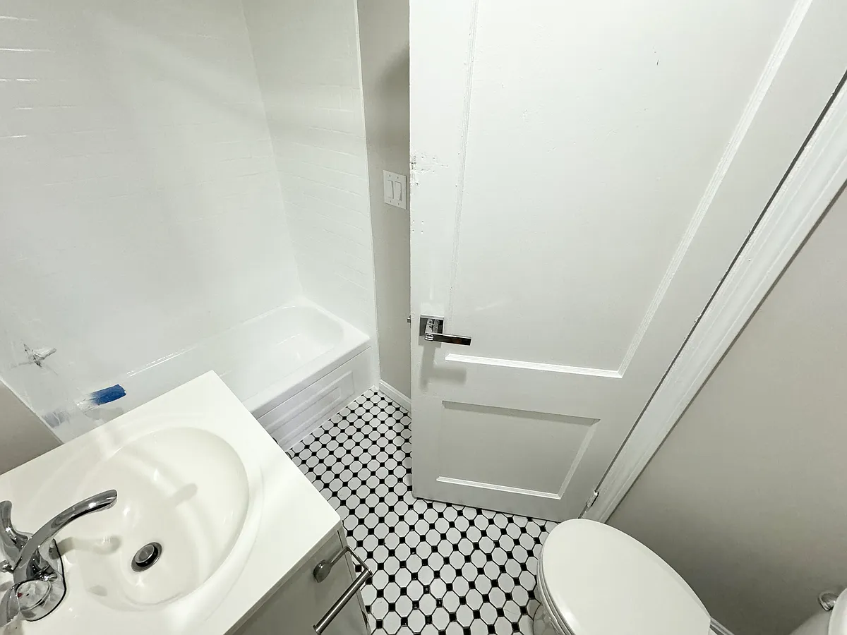 Building Photo - 57 Burrell St #1L