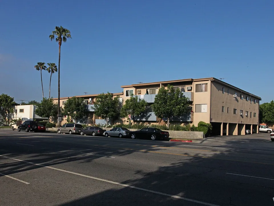 7025 Woodman