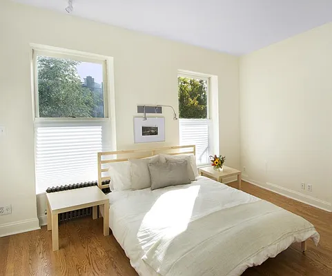 Sold by Brooklyn Bridge | media 19