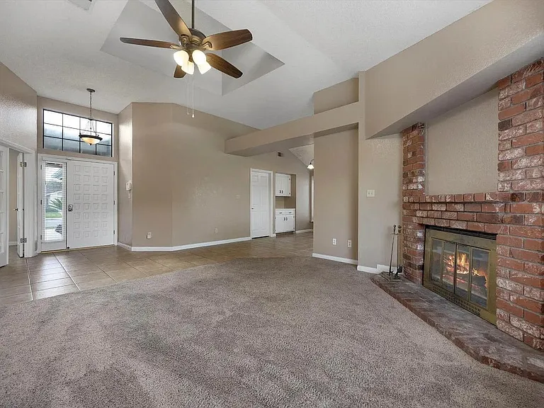 9200 Hoxie Ct — Photo 4