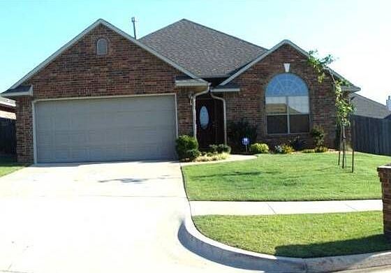 1st image of 1013 SW 127th Pl