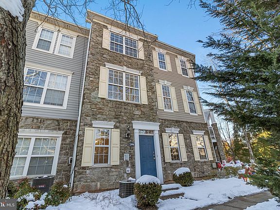 3rd image of 21806 Petworth Ct