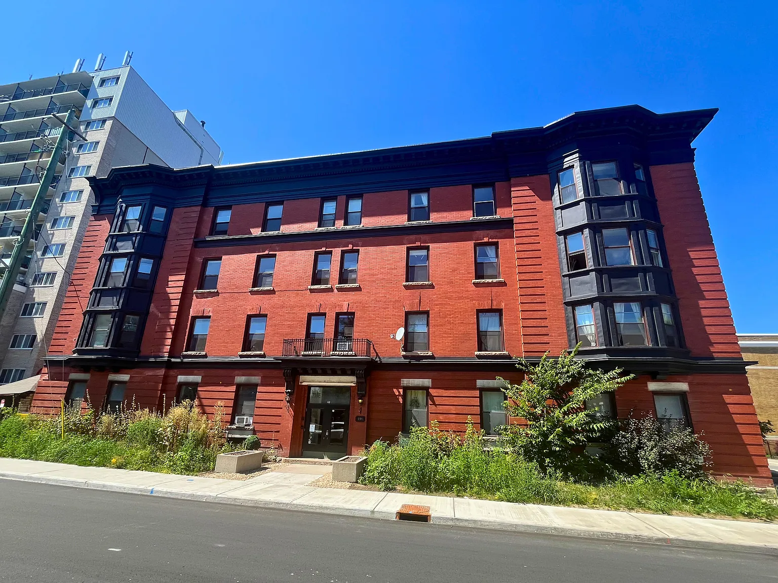 The Mackenzie Apartments — Photo 2