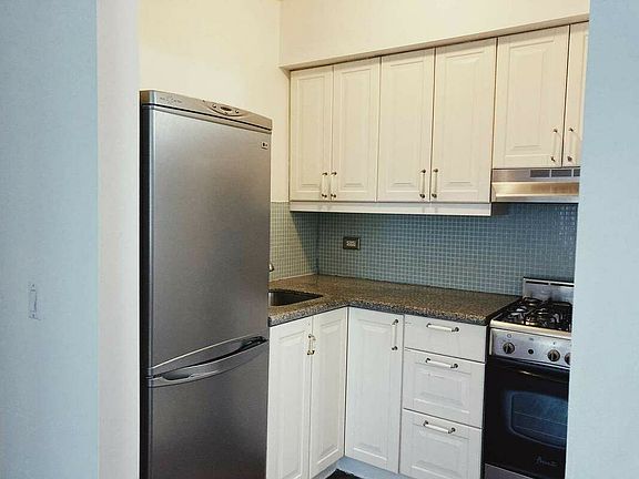 5th image of 125 E 30th St #2AA