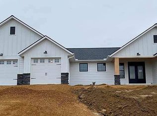 1063 Autumn Oak Ln, Hudson, WI 54016