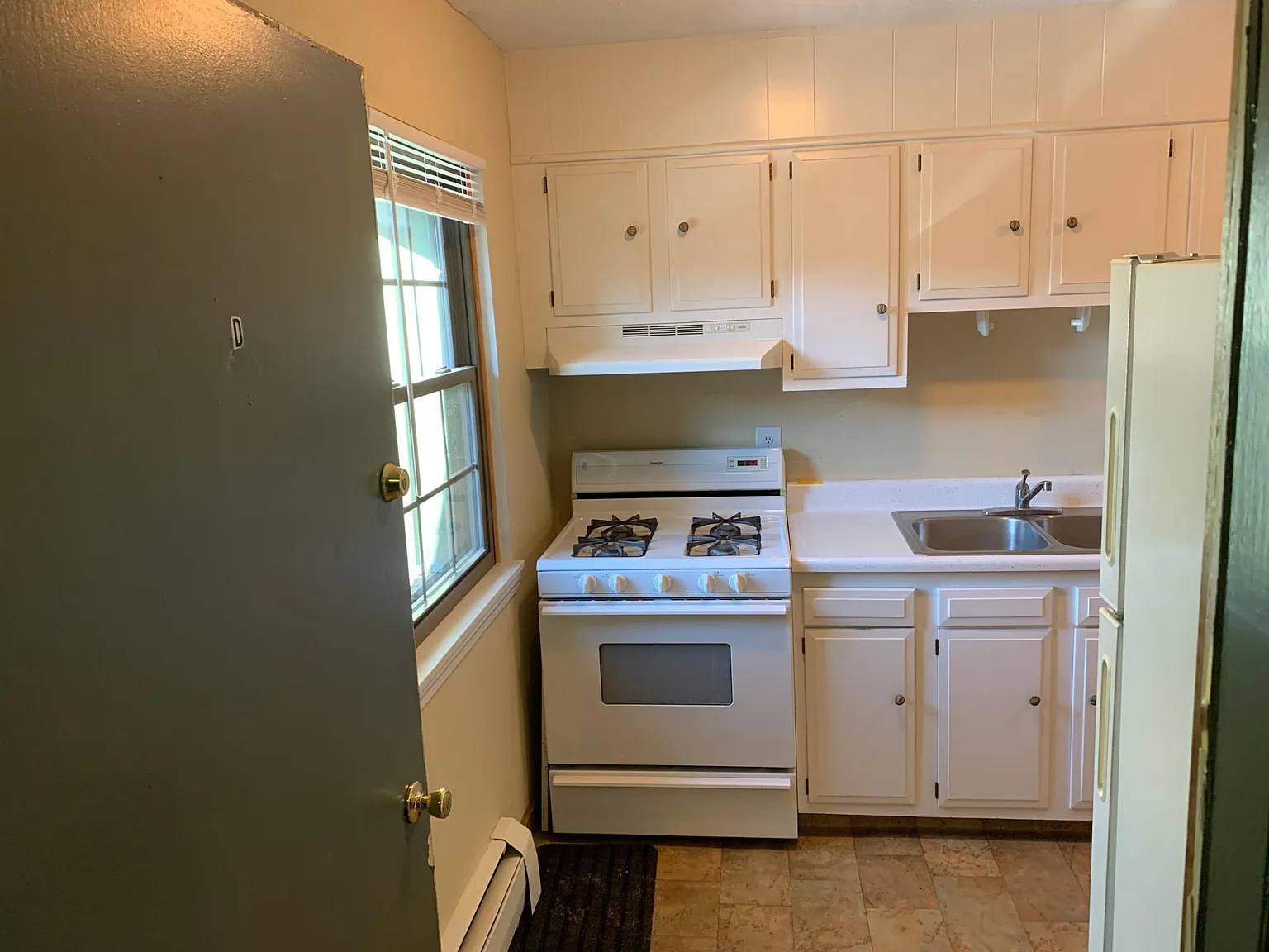 2 bed, 768 sqft, $1,800 — Photo 3
