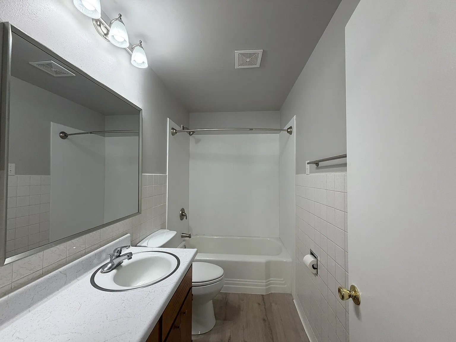 3 bed, 1992 sqft, $2,200 — Photo 4