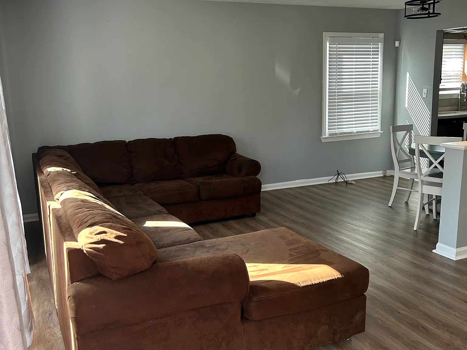 1112 Summit Dr — Photo 3