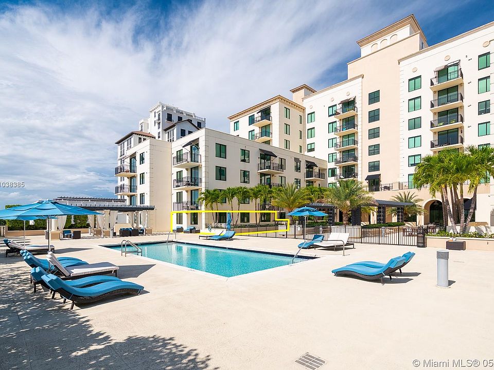 Look at the YELLOW line to see Unit 513 is adjacent to the pool but more importantly, you have YOUR OWN FENCED IN PATIO and can have YOUR OWN PATIO FURNITURE! HOW COOL IS THAT??? 