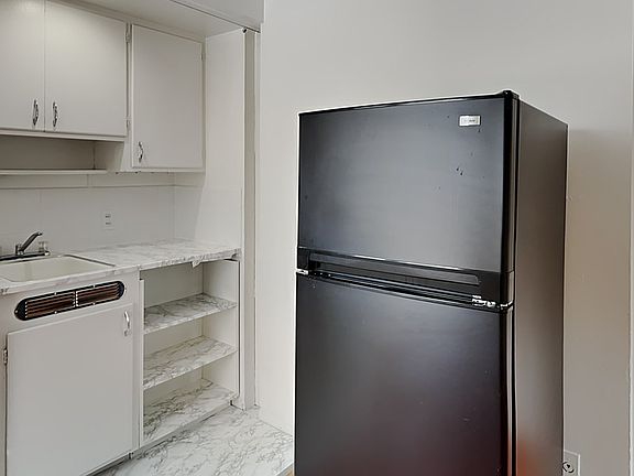 5th image of 634 E 23rd Ave #1
