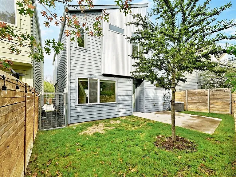 705 N Bluff Dr #11 — Photo 19