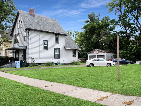 2nd image of 729 N Chestnut St