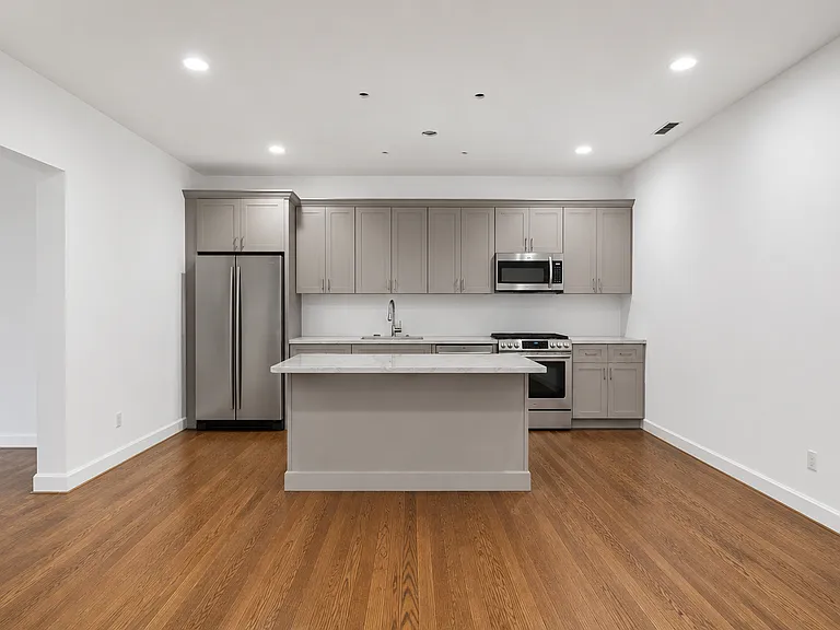 6914 N Sheridan Rd #2 — Photo 7