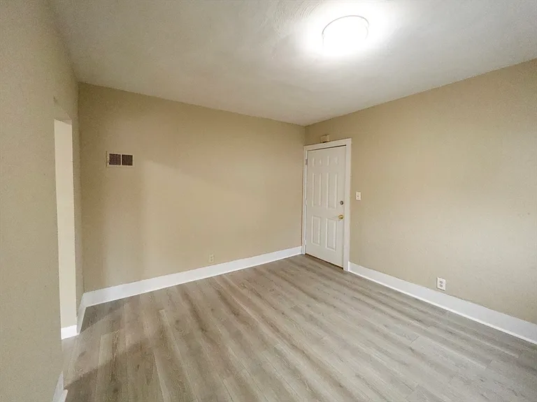 25 Oakland Ave #2R — Photo 4