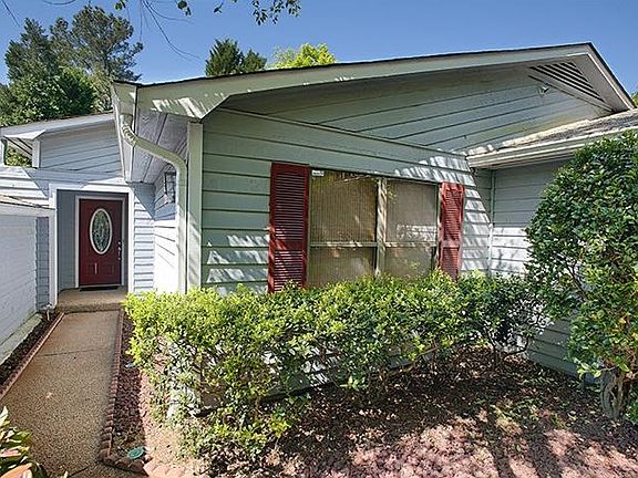 2nd image of 305 Sand Wedge Ln