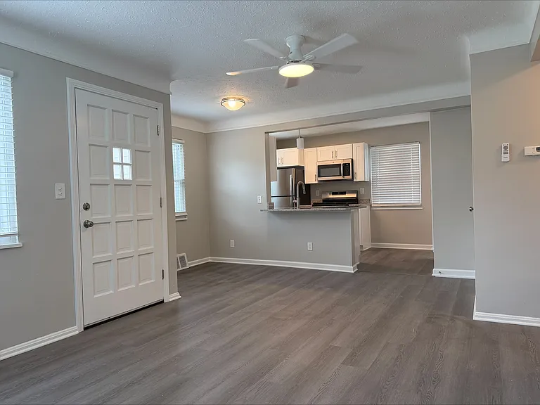 916 Clearview Ave — Photo 3