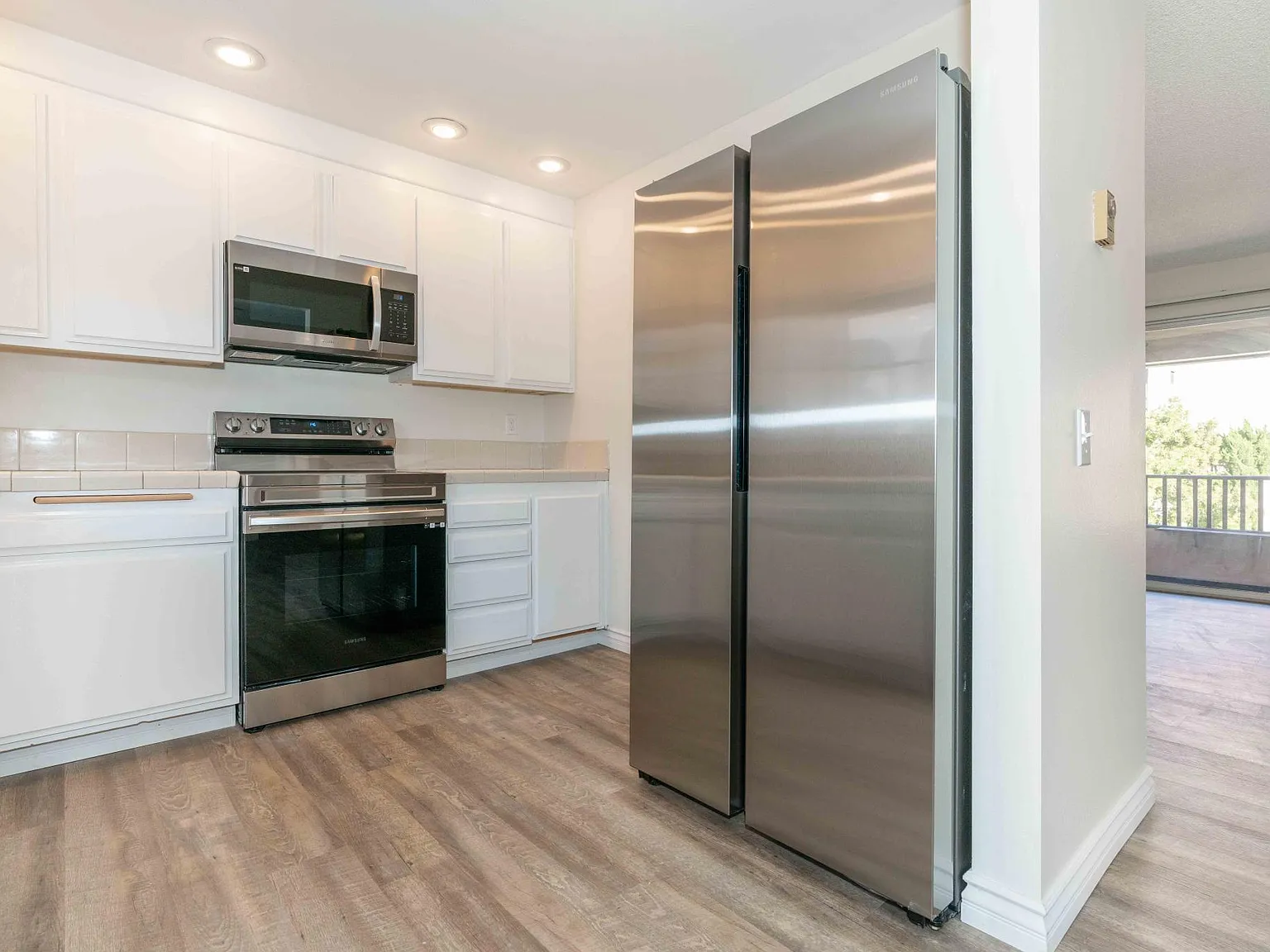 2514 Clairemont Dr — Photo 1