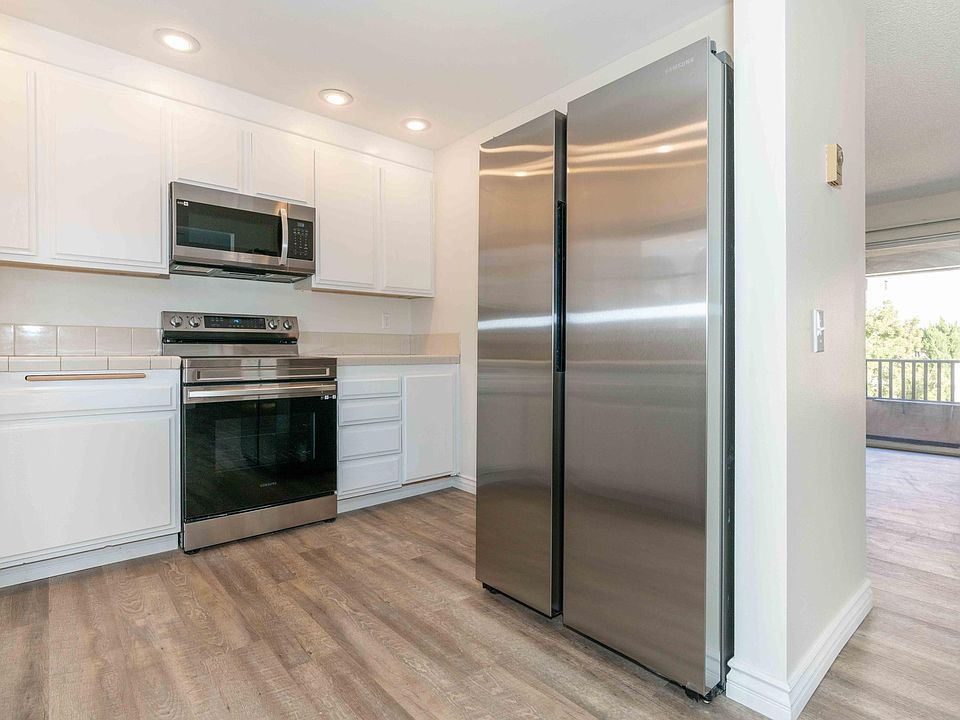 1st image of 2514 Clairemont Dr Unit 311