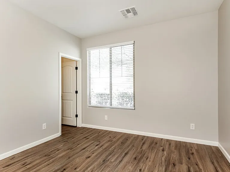 12145 W Patrick Ln — Photo 13