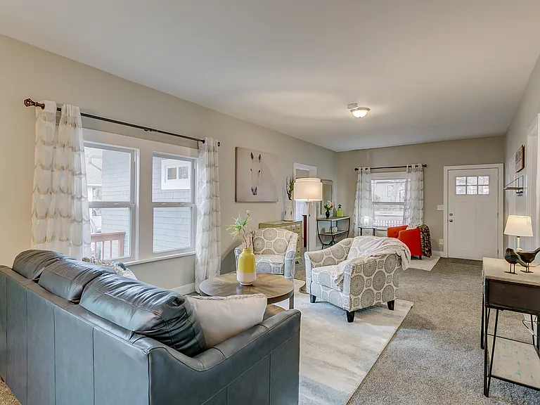 439 N Walnut St — Photo 32
