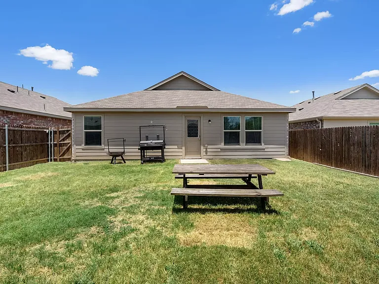 709 Odlozil Ln — Photo 23