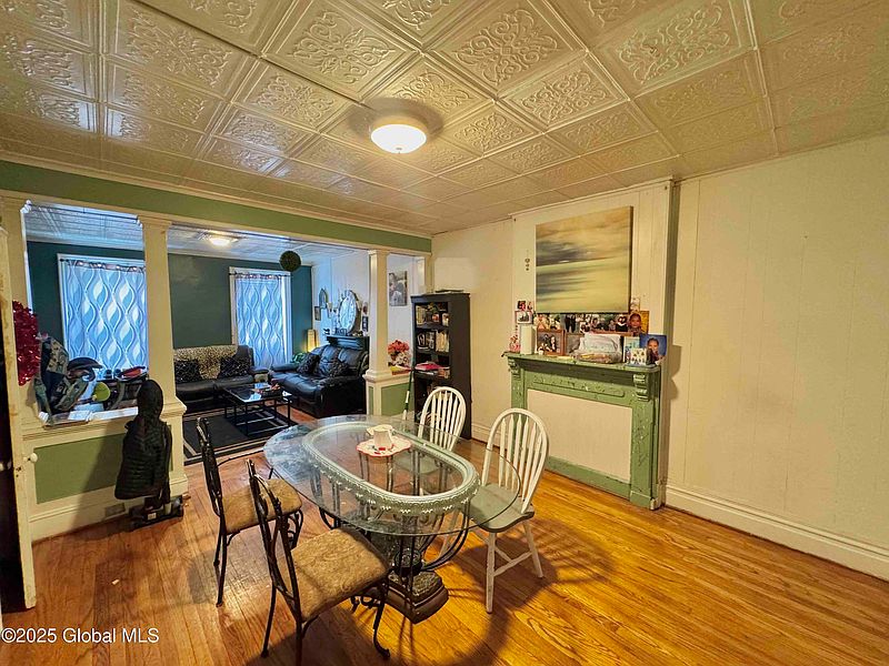 4th image of 1422 5th Avenue
