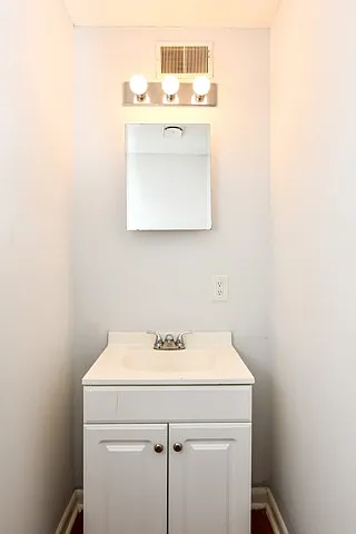 1/2 Bath 1/2 Bath