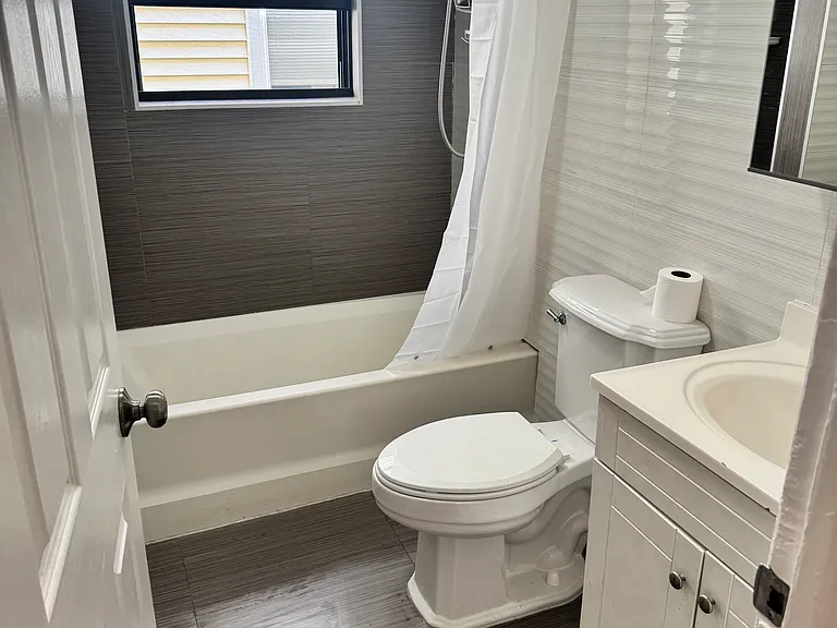 34 Gladstone Ave #1 — Photo 2