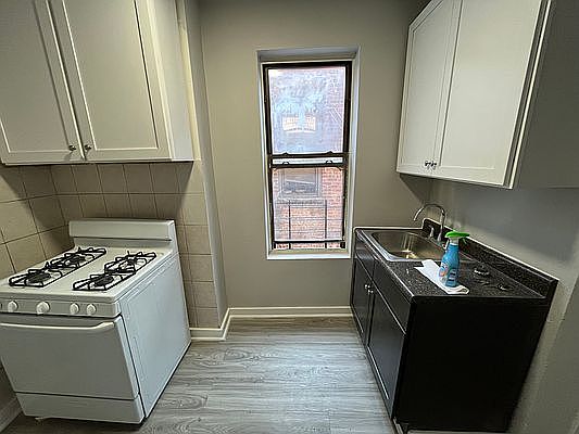 4th image of 1222 Rogers Ave #6
