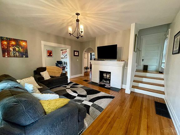 4th image of 3944 Floral Ave