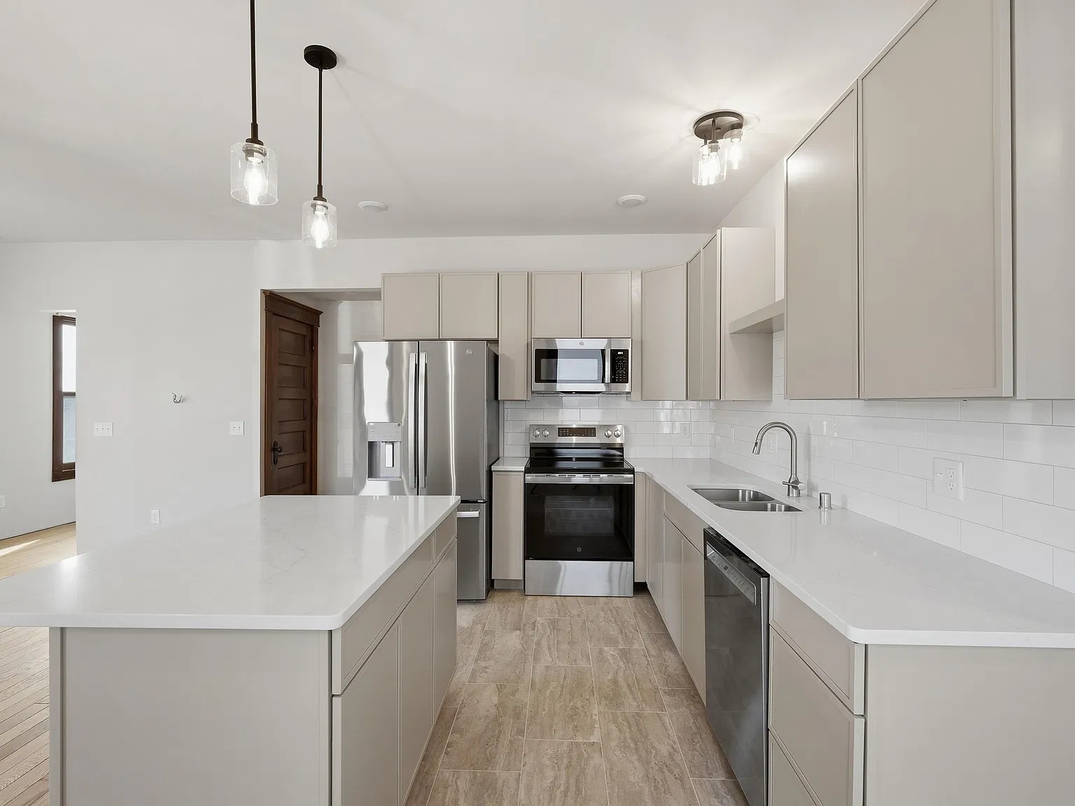808 W Main St — Photo 2