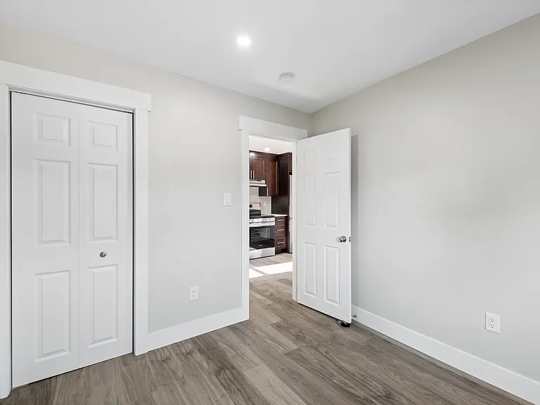 1157 Erie St E #3 — Photo 8