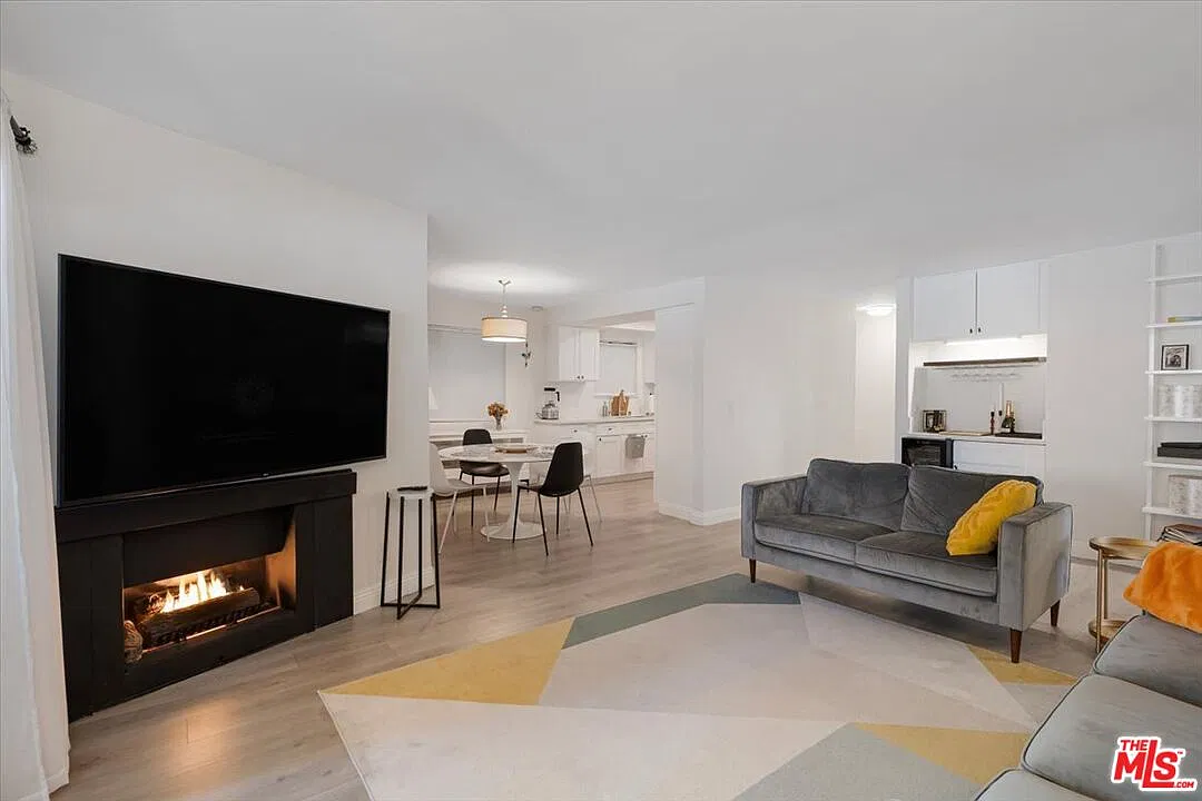 2 bed, 2.0 bath, 1135 sqft, $3,500 — Photo 4