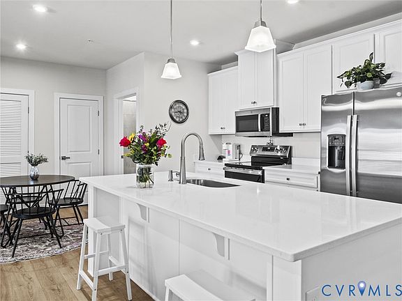 4th image of 6725 Citory Way #204