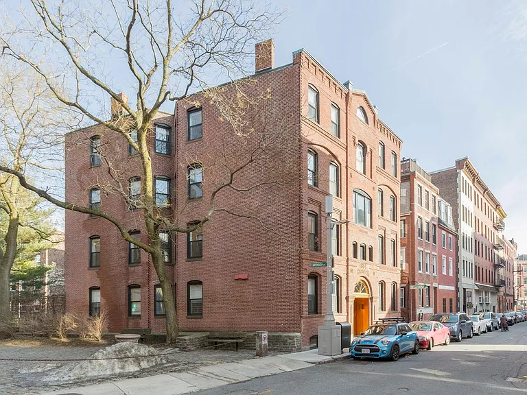 21 Charter St #202 — Photo 9