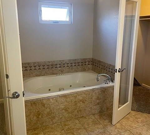 4th image of 485 Casey Way