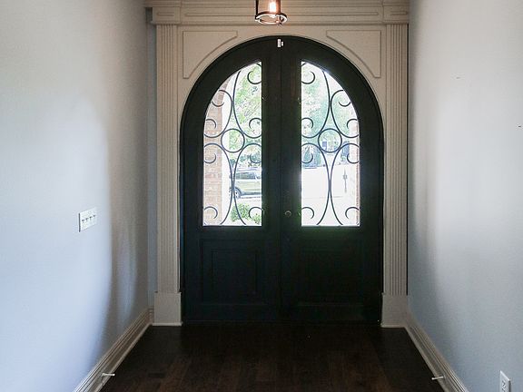 3rd image of 5106 Sloan Cir