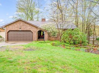 7058 Pine Grove Dr, Hubbard, OH 44425