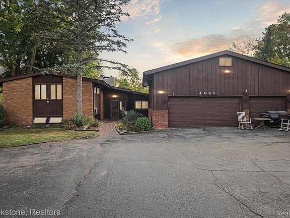 3rd image of 4665 W Maple Rd