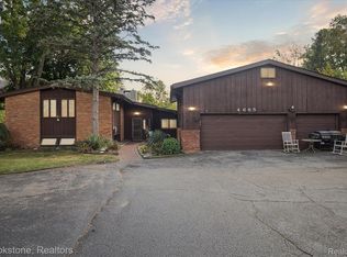 4665 W Maple Rd, Bloomfield Hills, MI 48301