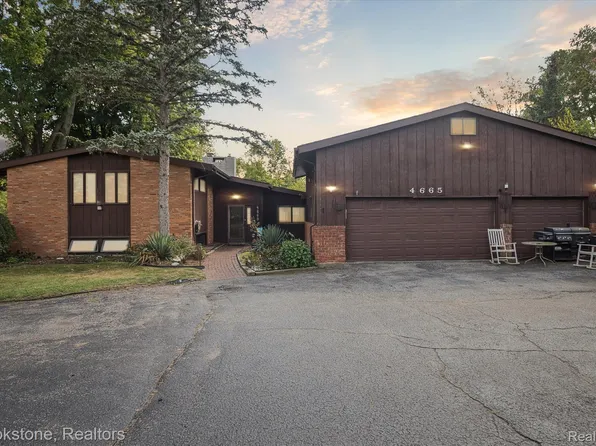 4665 W Maple Rd, Bloomfield Hills, MI 48301