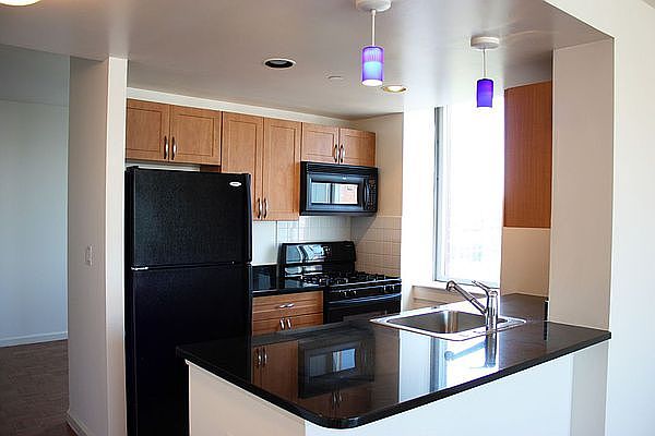 1st image of 229 Chrystie St APT 831