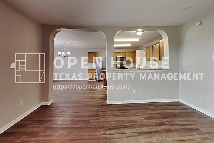 3 bed, 2.5 bath, 2460 sqft, $2,250 — Photo 3