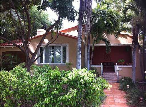 1st image of 1135 Venetia Ave
