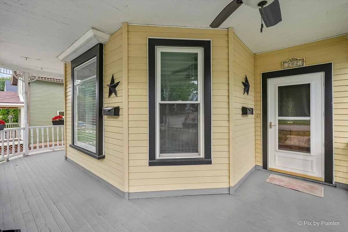 2 bed, 1100 sqft, $2,100 — Photo 3